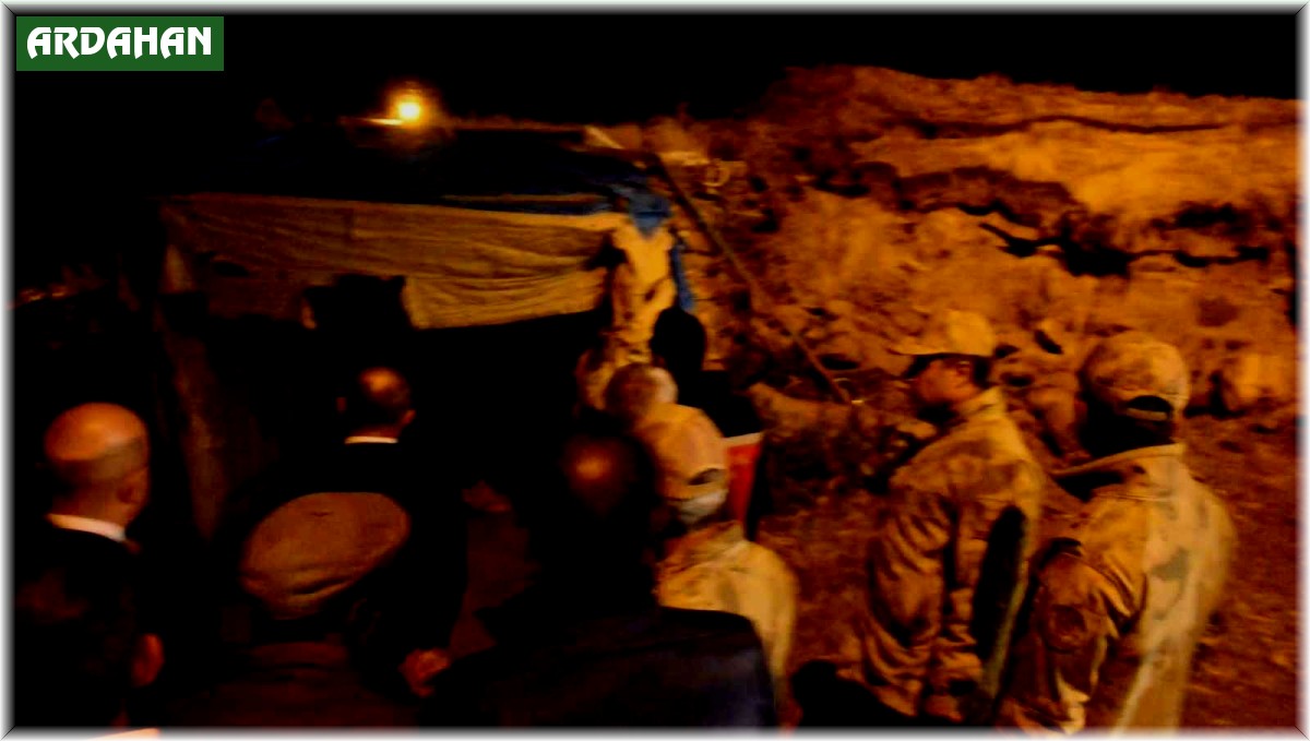 Göle'de köylerde deprem sonrası bazı evlerde çatlama ve göçük oluştu