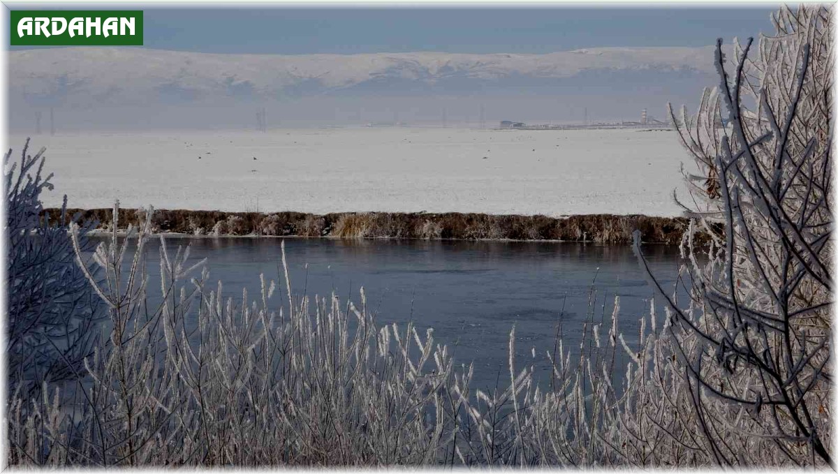 Göle, eksi 14,1 dereceyle buz tuttu
