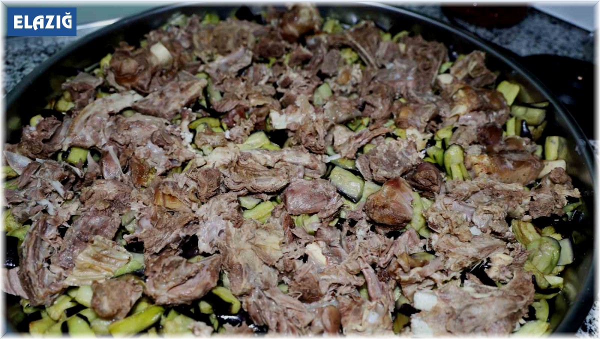 Gönüllü annelerin ellerinde pişen yemekler ihtiyaç sahiplerine ulaştırılıyor