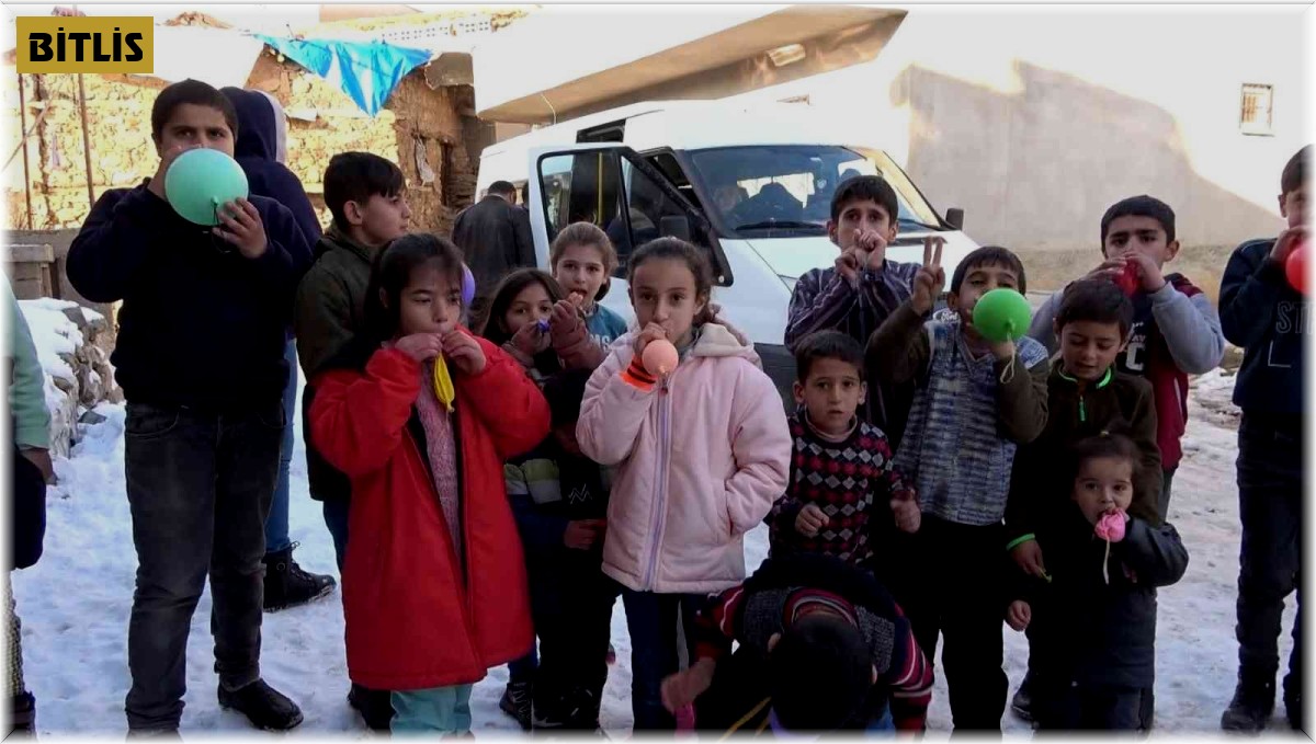 Gönüllü gençler gönülleri ısıtmaya devam ediyor