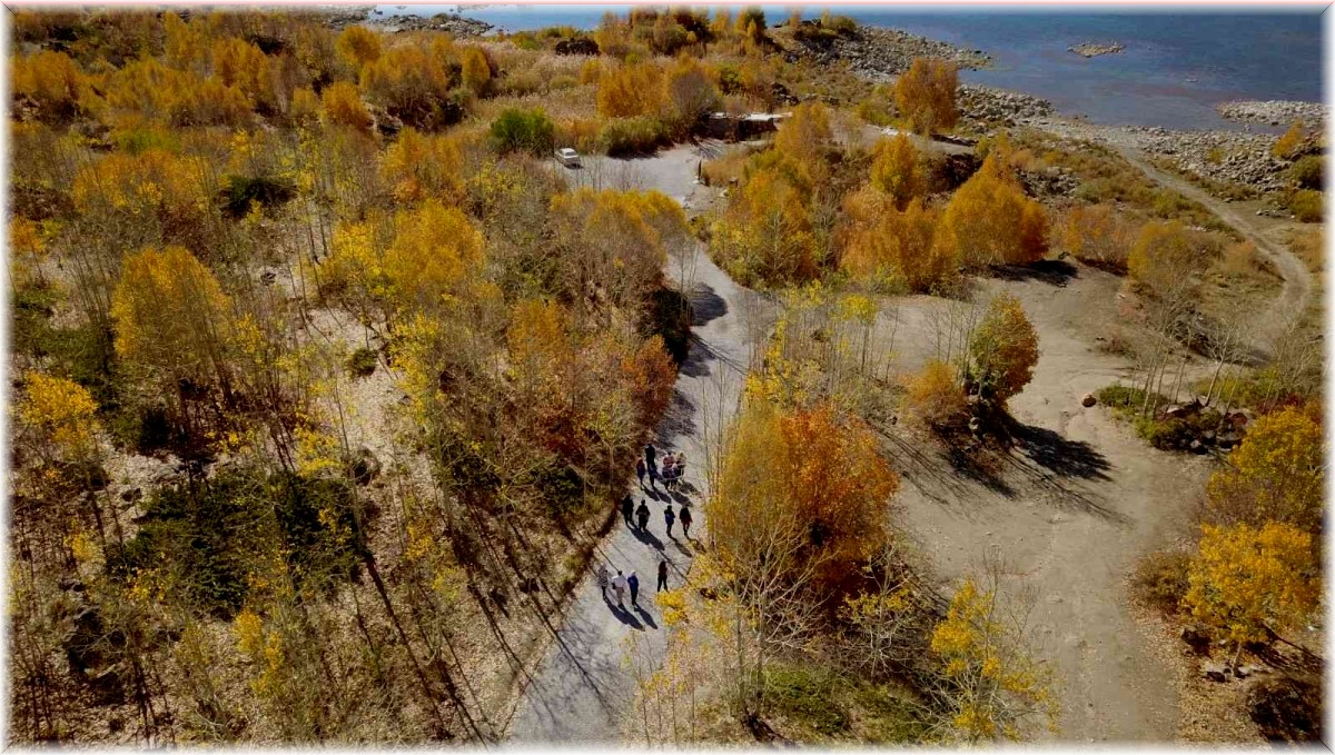 Gönüllüler Nemrut'ta doğa yürüyüşü yapıp halay çektiler