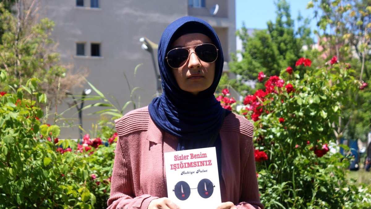 Görme engelli genç kız hayatını kitaplaştırdı