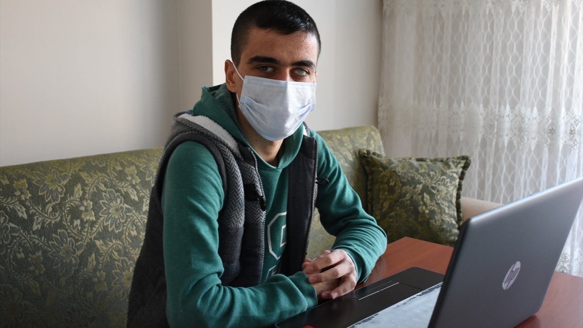 Görme ve bedensel engelli Metehan verdiği mücadeleyle hayattan kopmadı