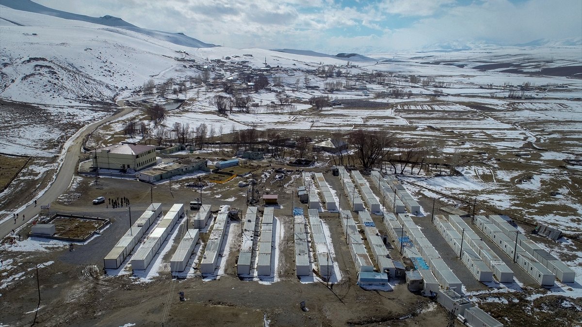 GRAFİKLİ - Başkaleli depremzedelerin yaraları 1 yılda sarıldı