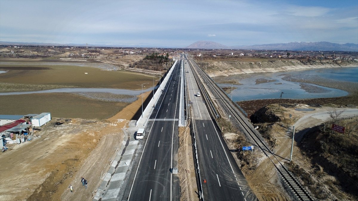 GRAFİKLİ - 'İtme sürme yöntemi' ile inşa edilen yeni Tohma Köprüsü ulaşımda konforu artıracak