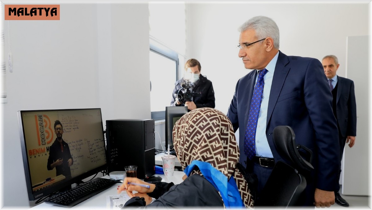 Güder'den öğrencilere kütüphanede sürpriz