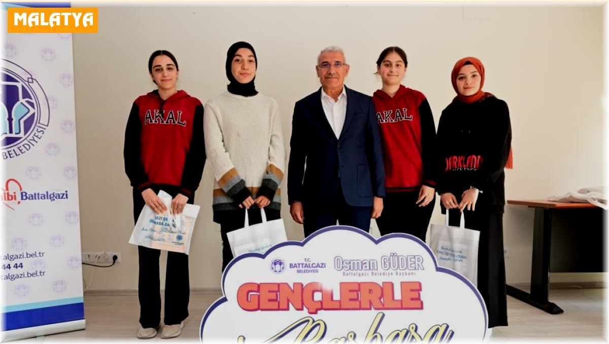 Güder, gençlerin yanında olmaya devam ediyor