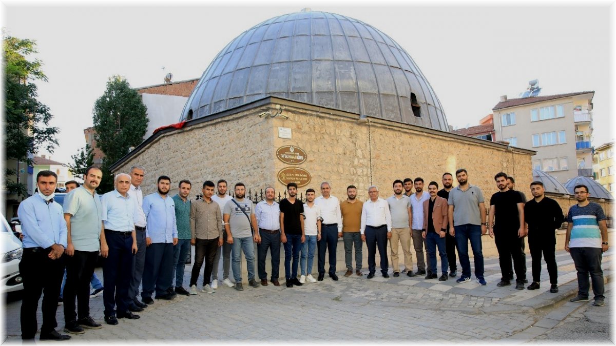 Güder, gençlerle buluştu