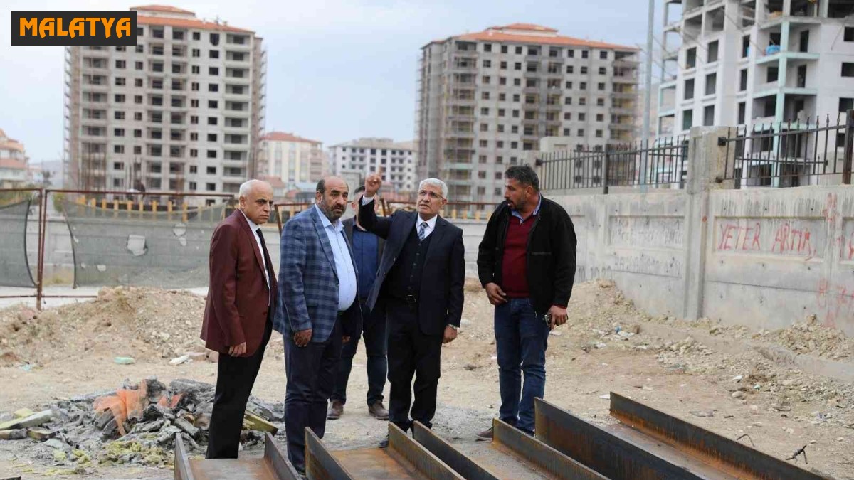 Güder, yüzme havuzunda incelemelerde bulundu