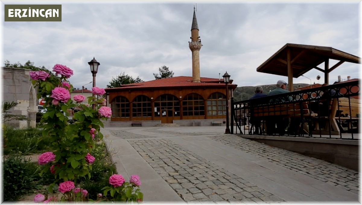 Gülabibey Camisi'nde 5,5 asırdır ezan sesi yükseliyor