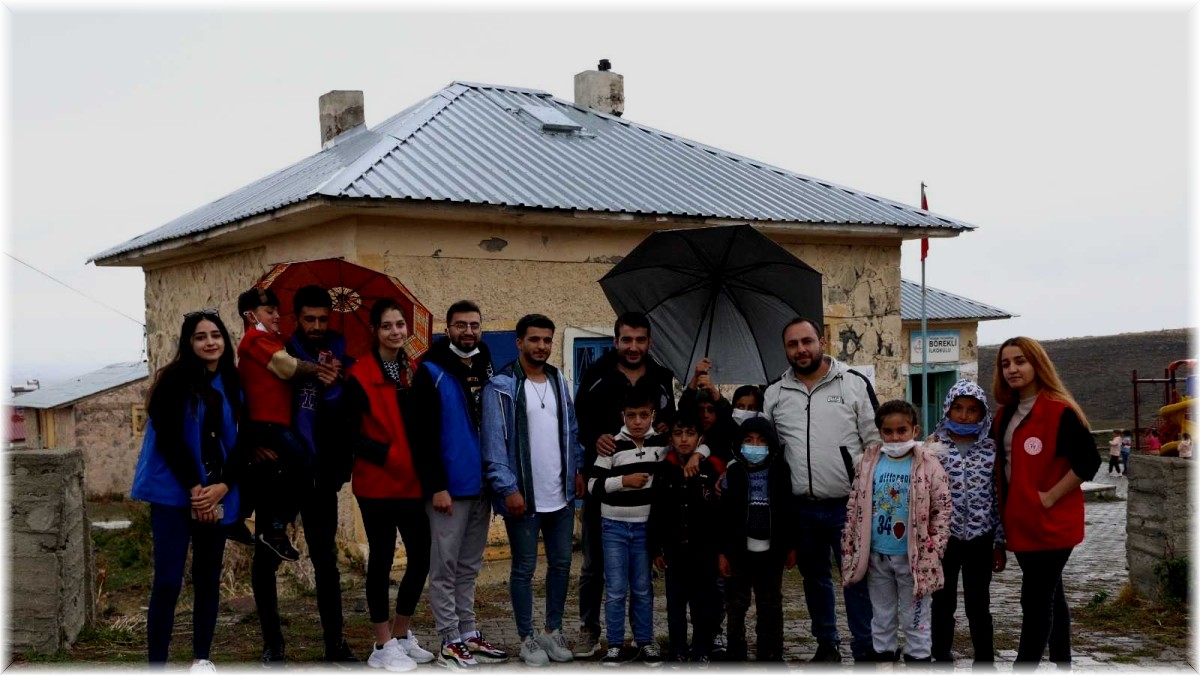 Gülümseme gününde güldürdüler