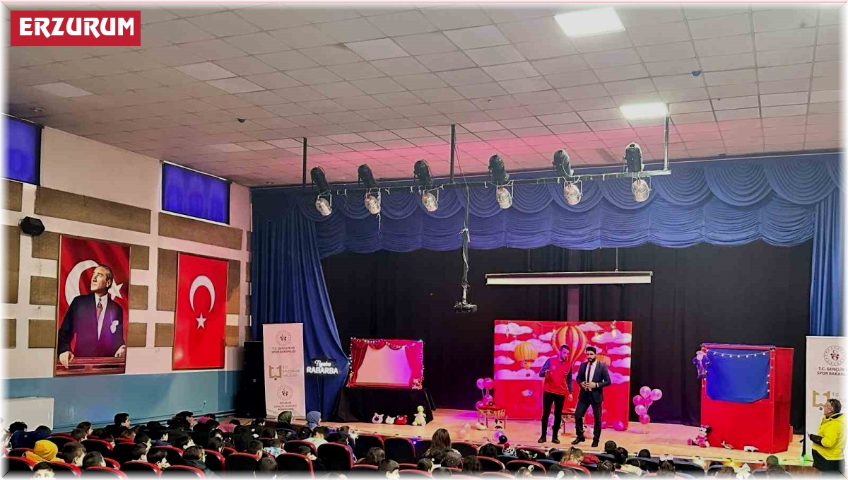 "Gülümseyin Geliyoruz" Aşkale'de çocuklarla buluştu