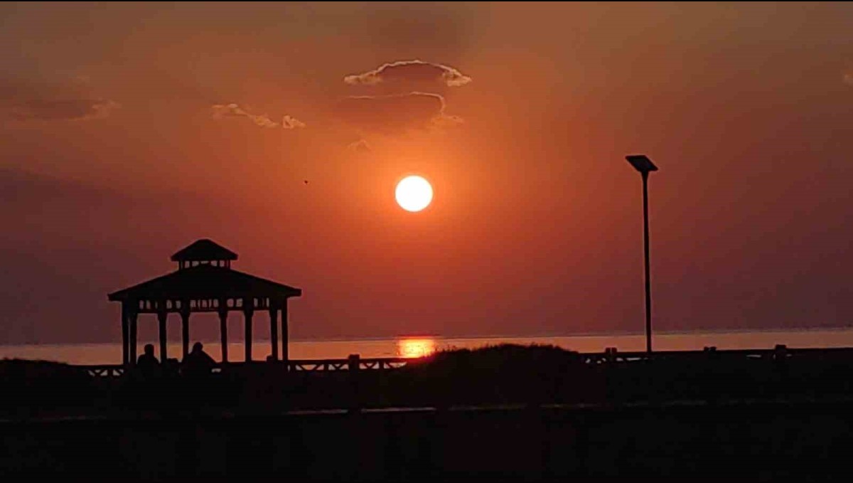 Gün batımı Van Gölü'nde seyirlik bir güzellik sunuyor