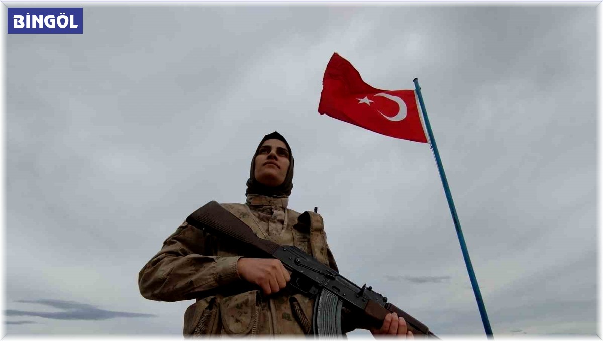 Gündüz evde anne, akşam vatan nöbetinde