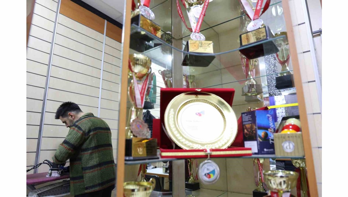Gündüz terzi, akşam bilardo şampiyonu