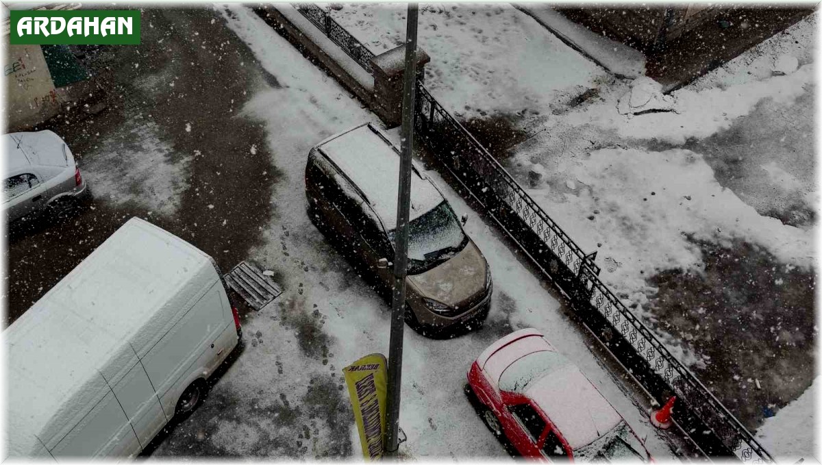 Güne beyaz örtüyle uyandılar