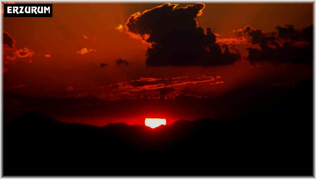 Güneş gökyüzünü kızıla boyadı kartpostallık görüntüler ortaya çıktı