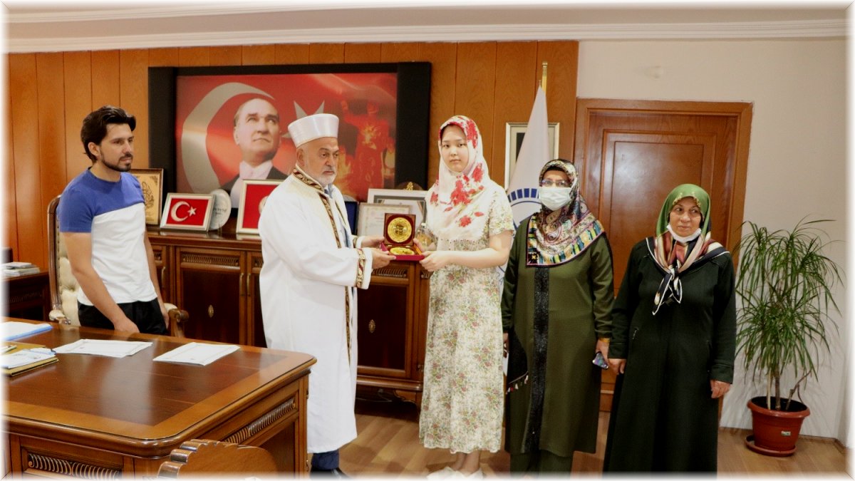 Güney Koreli Yoonsun Ya Müslüman olup Ayşe ismini aldı