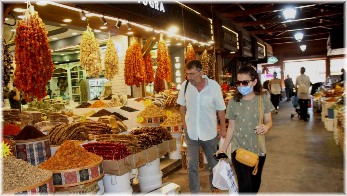 Gurbetçiler, Kapalı Çarşı esnafına merhem oldu