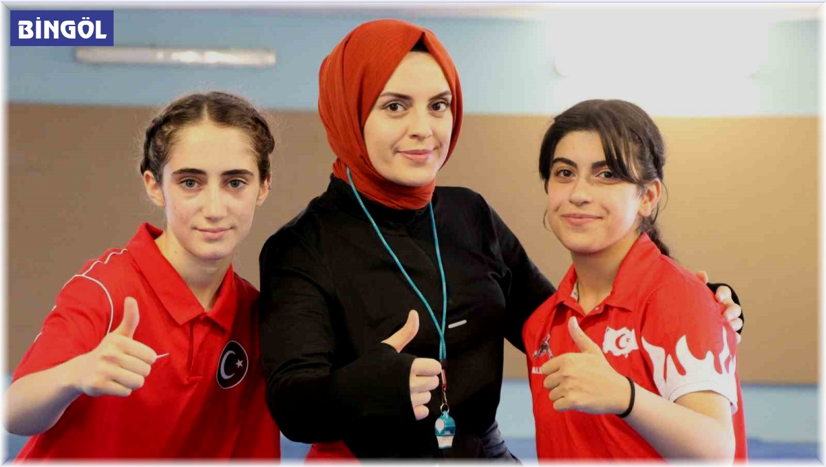 Güreşte Türkiye ikincisi ve üçüncüsü olan sporcular, müsabakalara canla başla hazırlanıyor