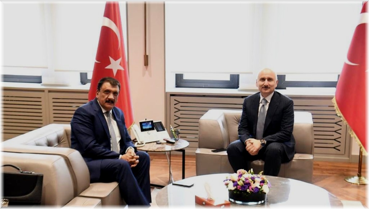 Gürkan Ankara'da hizmet ve yatırımlarla ilgili istişarelerde bulundu