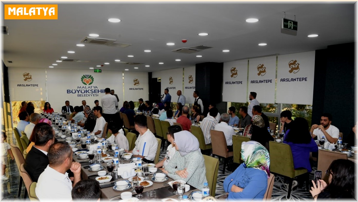 Gürkan, başarılı öğrenciler ile bir araya geldi