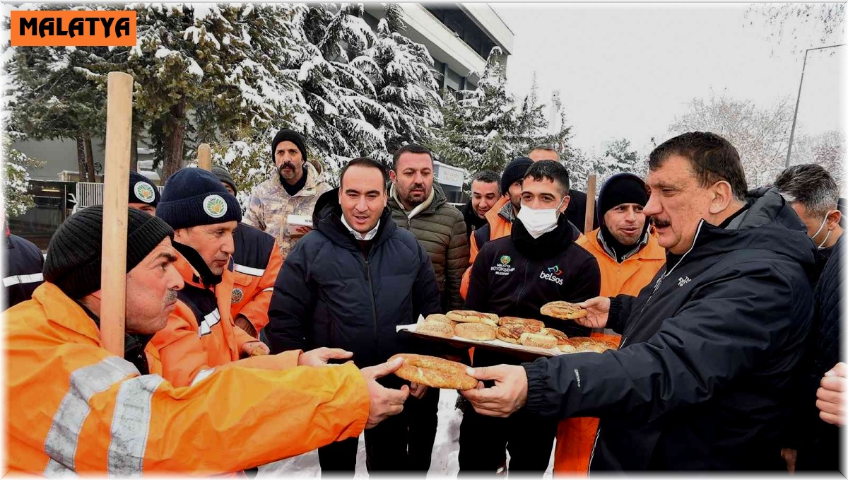 Gürkan, sahada çalışan personellerle bir araya geldi