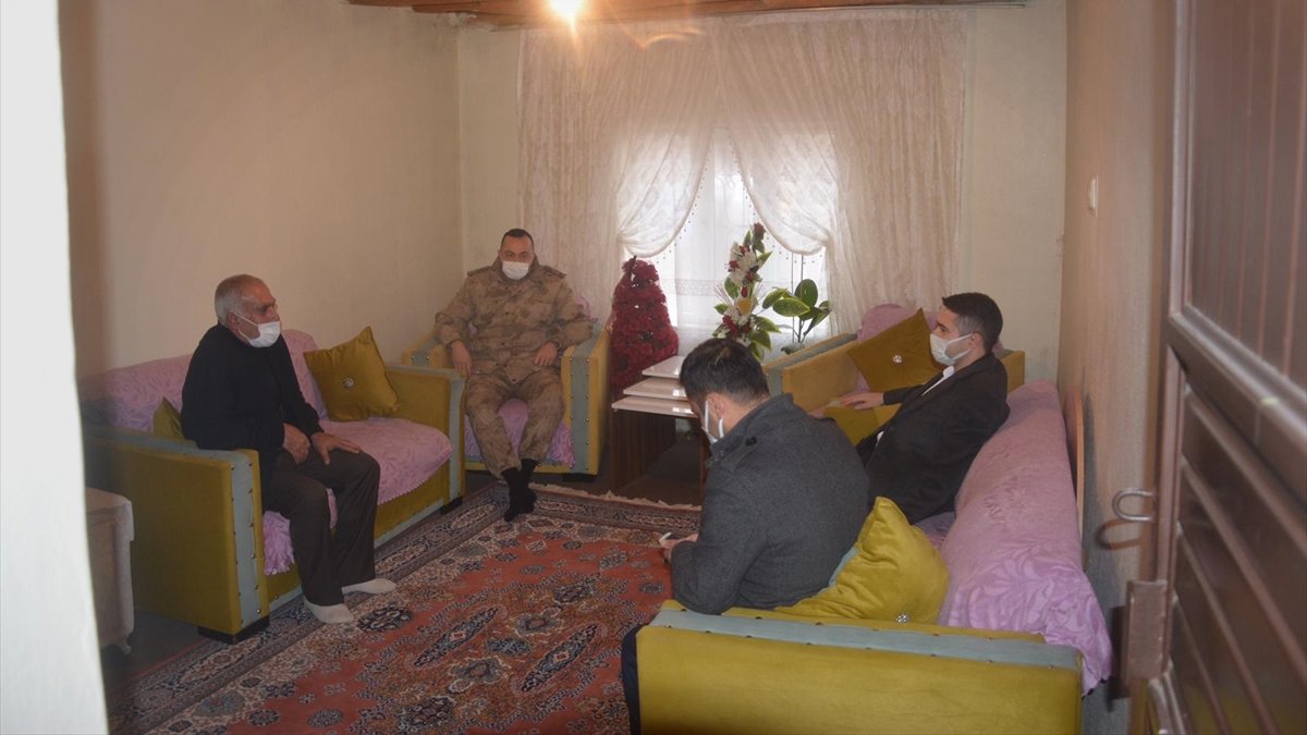 Güroymak Kaymakamı Zeyrek şehit ailelerini ziyaret etti