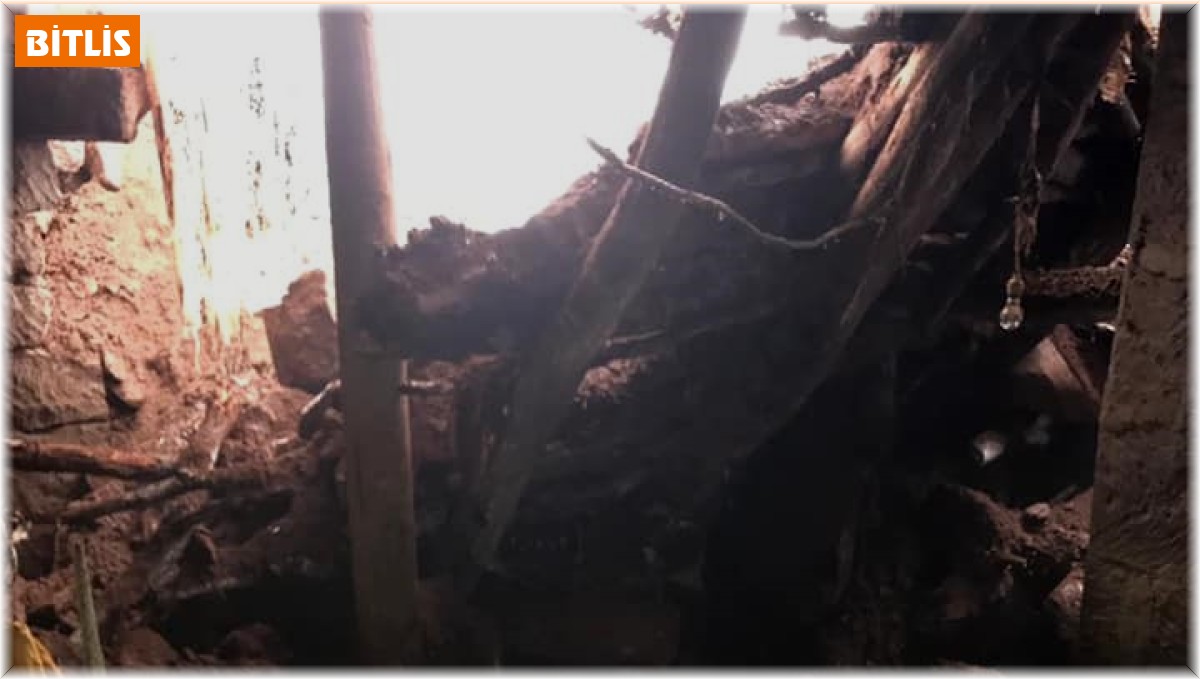 Güroymak'ta ağıl çöktü, 20 hayvan telef oldu