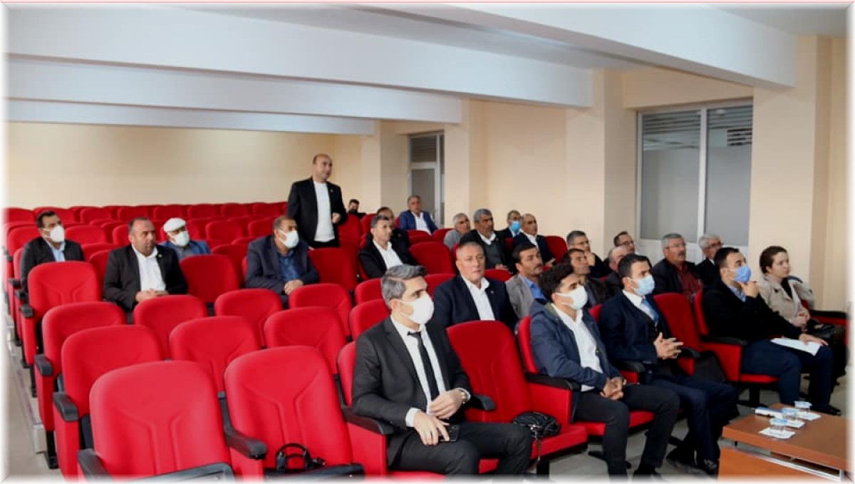 Güroymak'ta 'Bitkisel üretim ve hayvan hastalıkları ile mücadele' toplantısı düzenlendi