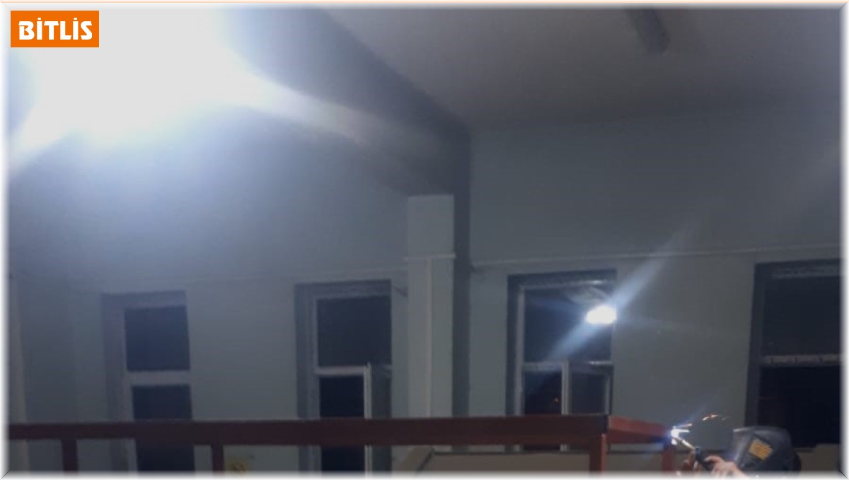 Güroymak'ta depremzedeler için mobil tuvaletler üretiliyor