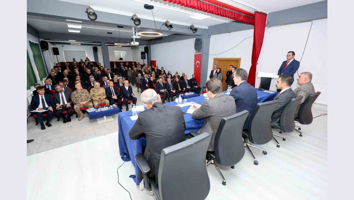Güroymak'ta "İlçe Koordinasyon, İstişare ve Muhtarlar Toplantısı" düzenlendi