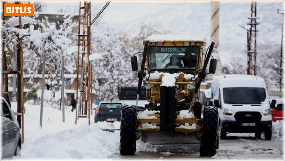 Güroymak'ta kar yağışı