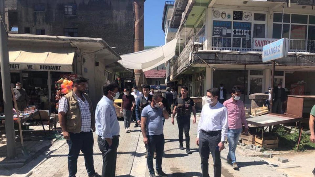 Güroymak'ta kilitli parke taşı döşeme çalışması