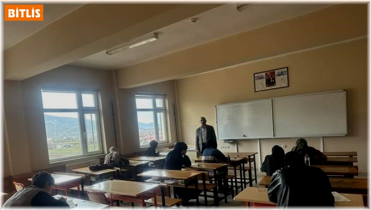 Güroymak'ta "Şiir Okuma ile Umre Ödüllü Bilgi Yarışması" düzenlendi