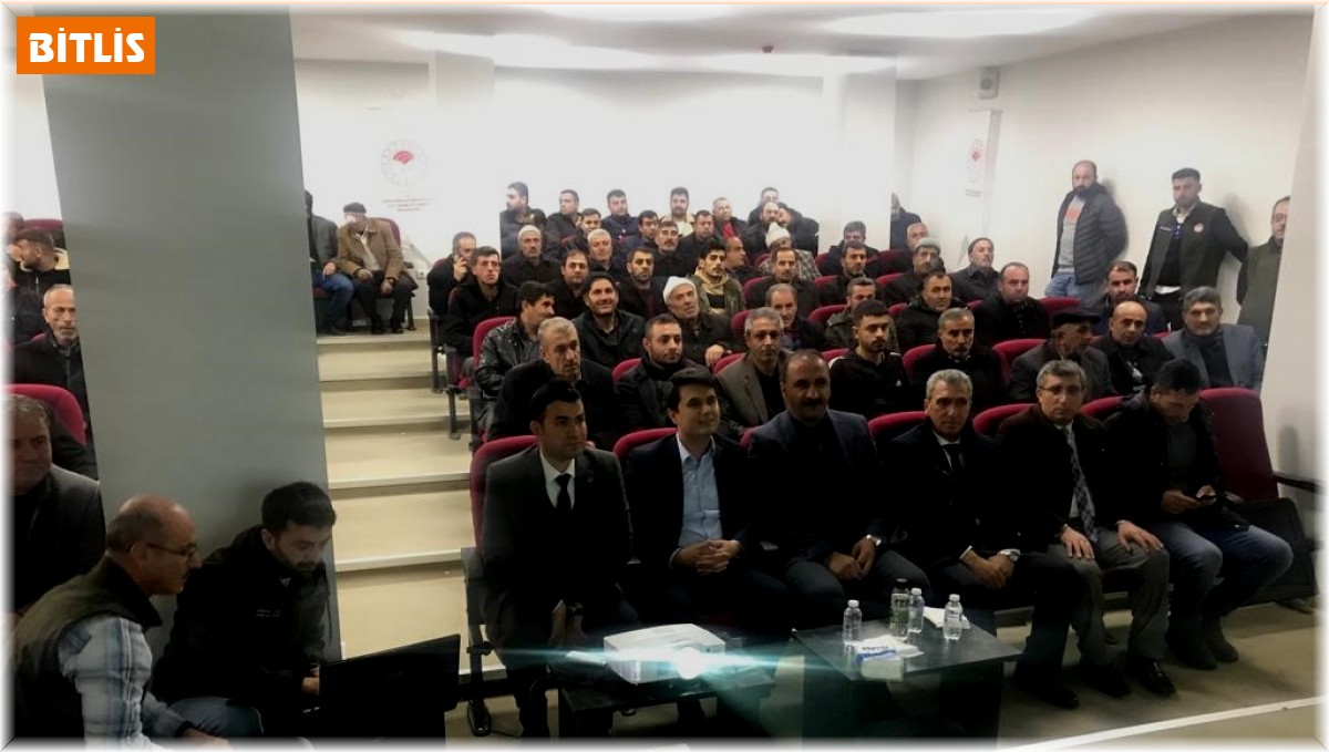 Güroymak'ta süt sağım makinesi dağıtıldı