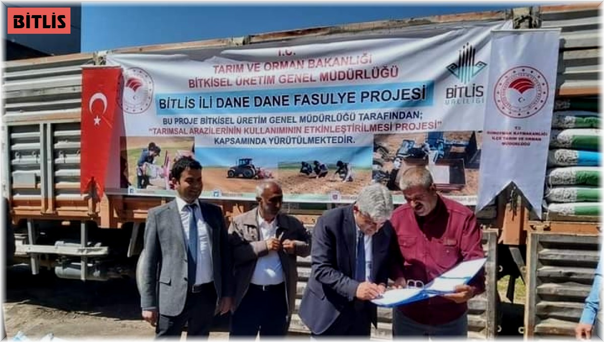 Güroymak'taki çiftçilere fasulye tohumu dağıtımı