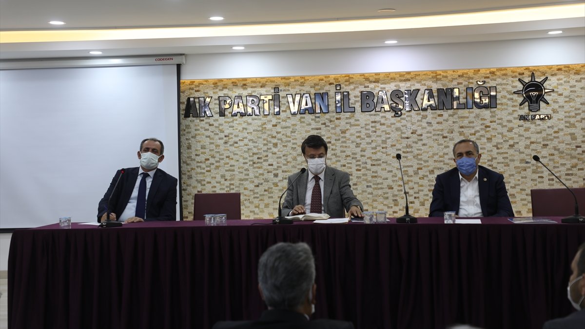 Gürpınar Belediye Başkanı Tanış belediyenin çalışmalarını anlattı