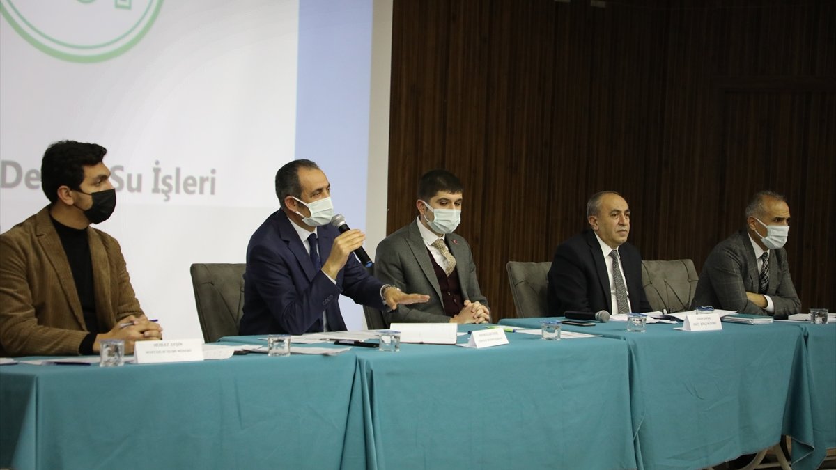 Gürpınar Belediye Başkanı Tanış, muhtarlarla bir araya geldi