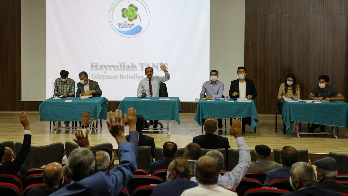 Gürpınar Belediye Başkanı Tanış muhtarlarla bir araya geldi