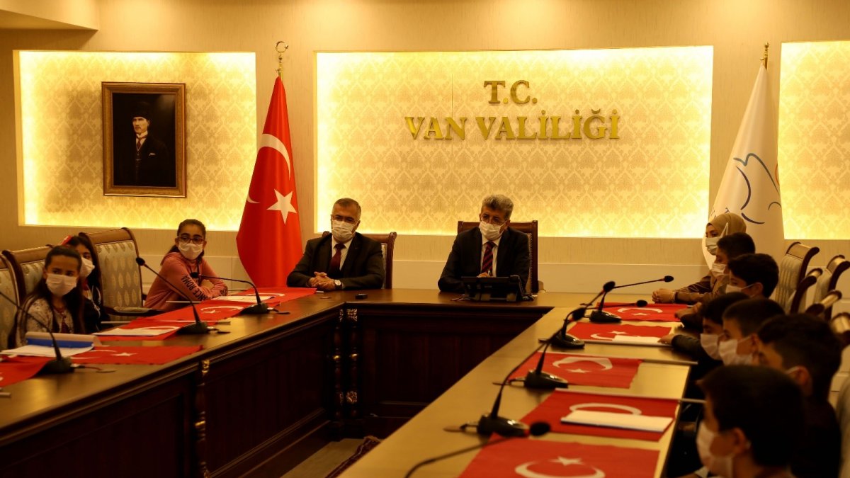 Gürpınar Belediyesi Çocuk Meclisi üyelerinden Vali Bilmez'e ziyaret