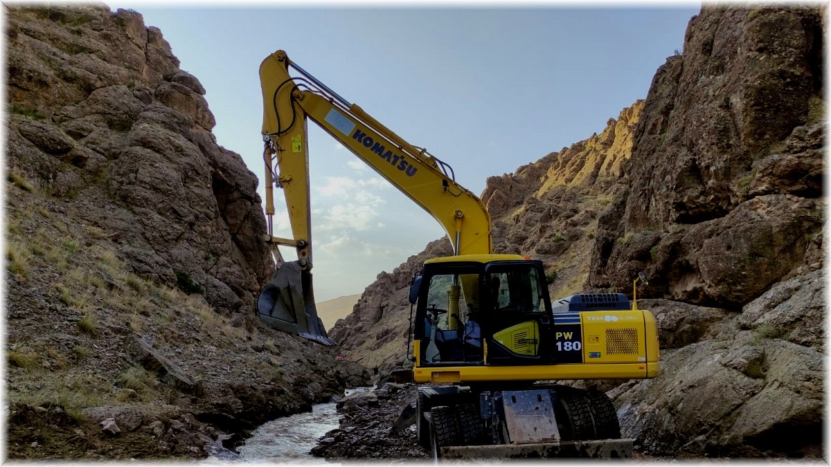 Gürpınar Belediyesi yaylada mahsur kalan vatandaşları kurtardı