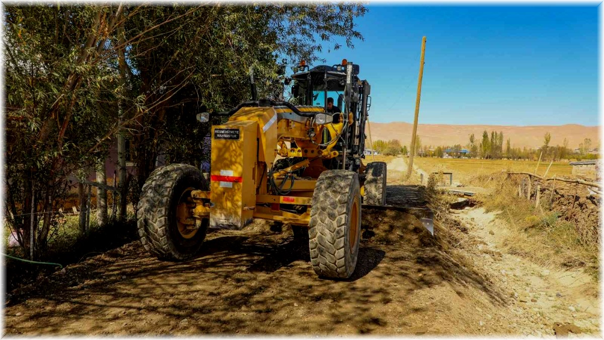 Gürpınar Belediyesinden kış öncesi kırsalda yol atağı