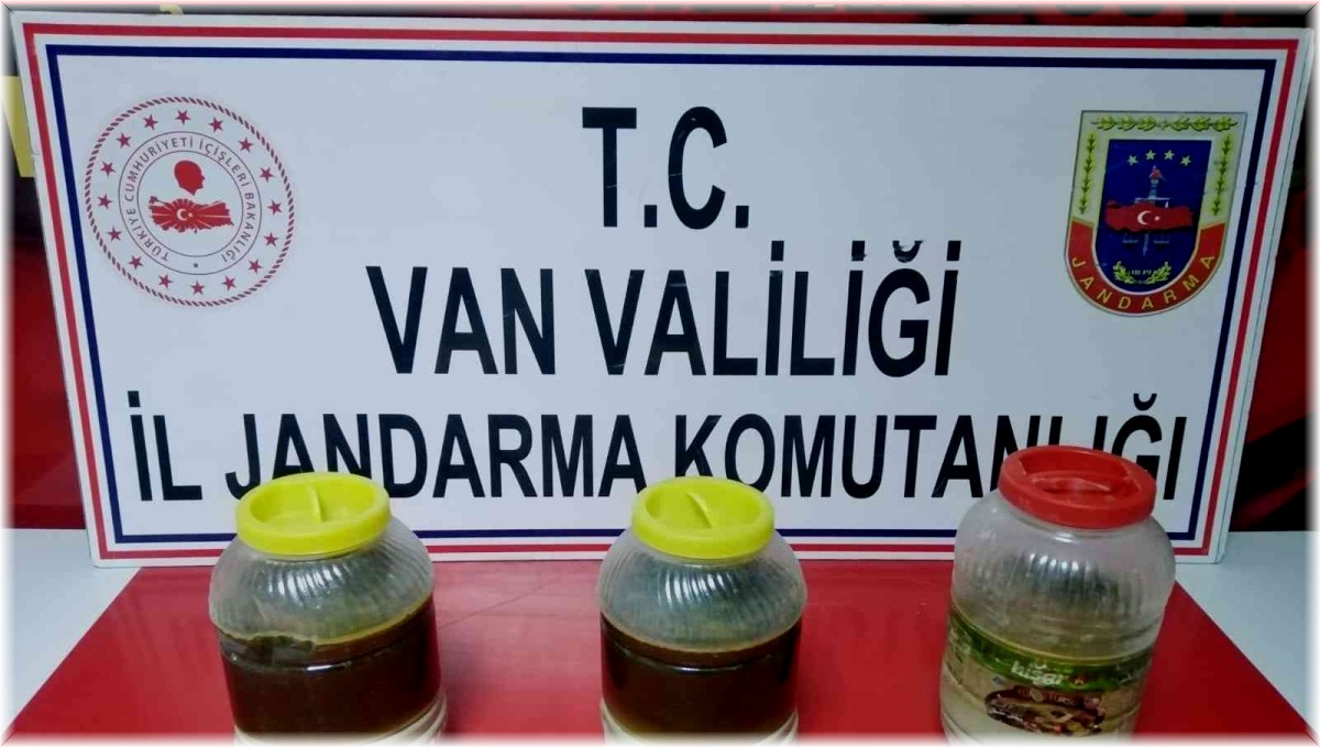 Gürpınar'da 12 kilo 166 gram metamfetamin ele geçirildi