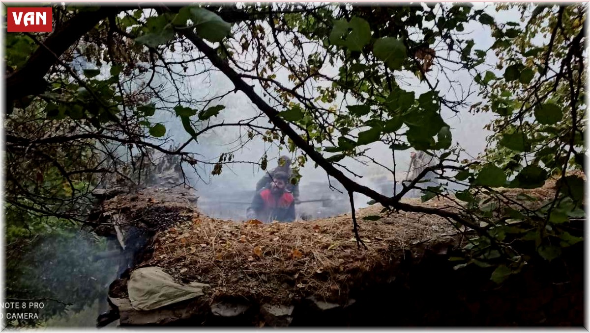 Gürpınar'da ahır yangını