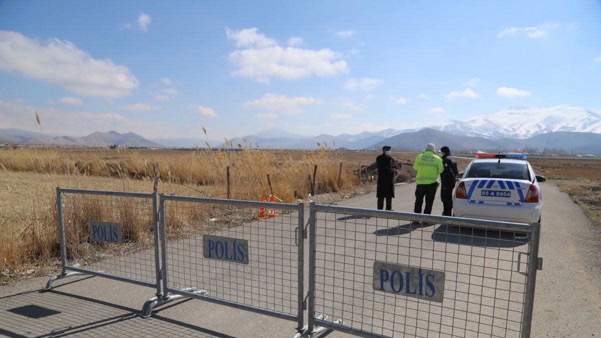 Gürpınar'da bir mahalle karantinaya alındı
