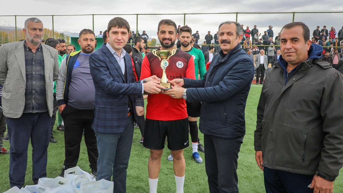 Gürpınar'da düzenlenen futbol turnuvası sona erdi