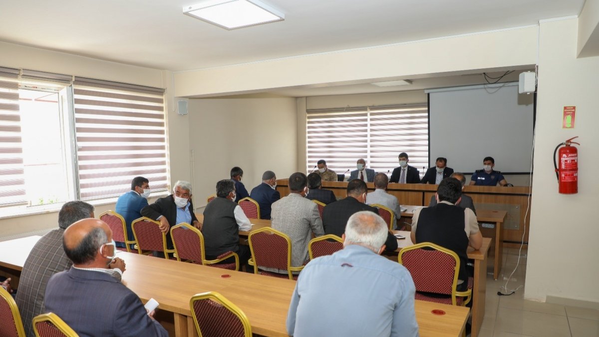 Gürpınar'da "Kuraklık ve Su Kullanımı" bilgilendirme toplantısı