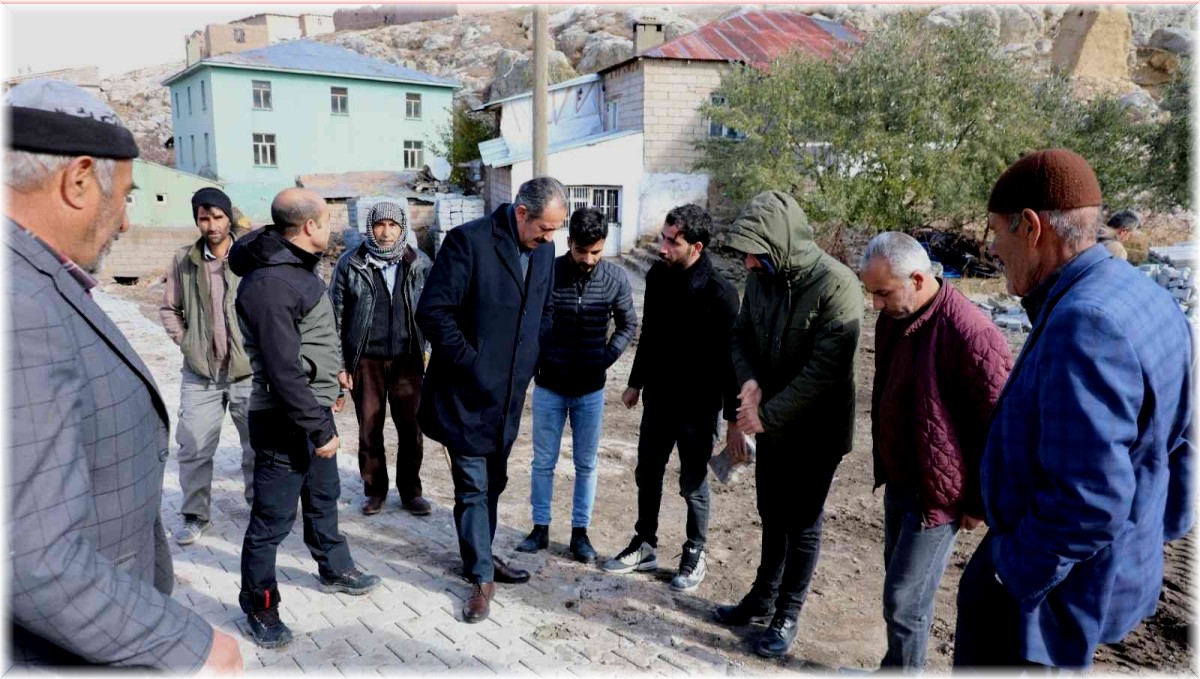 Gürpınar'da parke taşı çalışmaları sürüyor