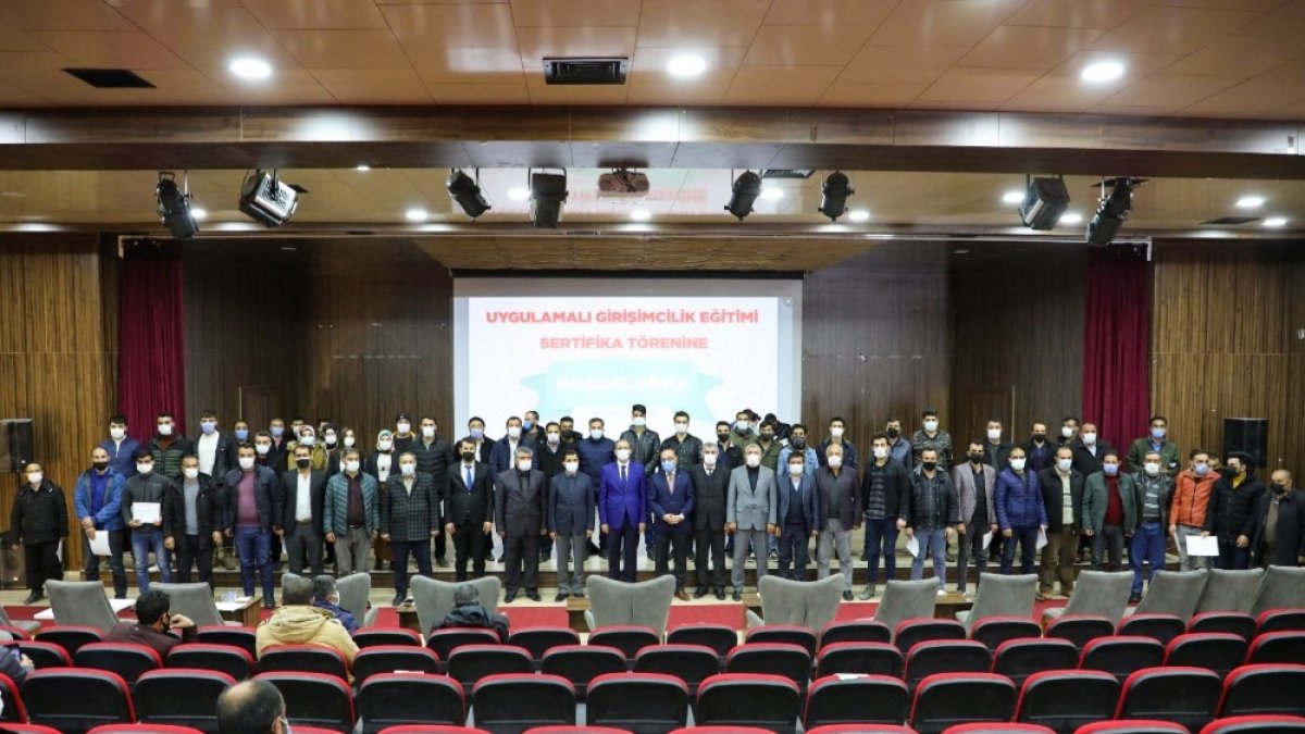 Gürpınar'da 'Uygulamalı Girişimcilik Eğitimi Sertifika Töreni' yapıldı
